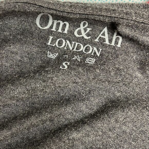 Om and Ah Long Sleeve ‘Hug Dealer’ long sleeve T shirt in Women’s small. - Picture 3 of 6